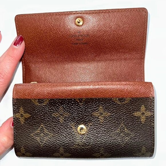 Authentic Louis Vuitton Portomone Zip--excellent condition - chain included - Picture 1 of 10